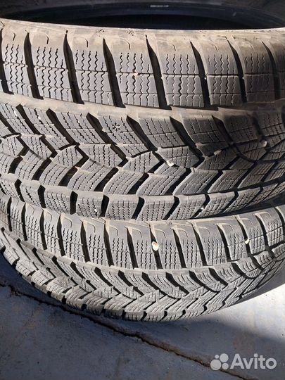 Goodyear UltraGrip Ice 215/60 R17