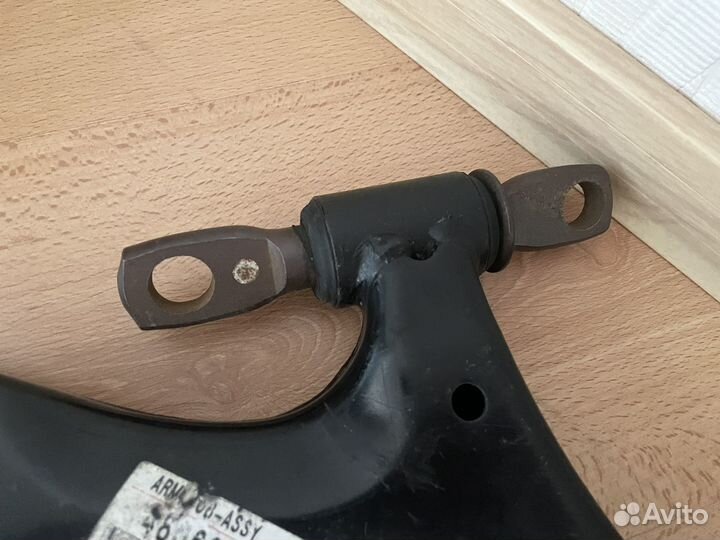 Рычаг передний нижний правый оригинал