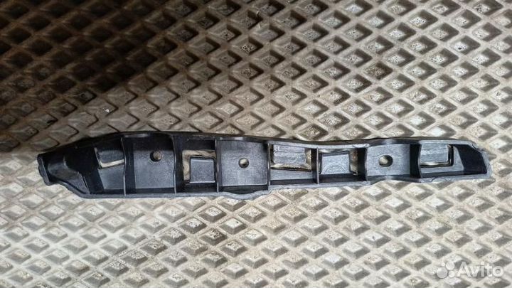 Кронштейн бампера передний правый Renault Sandero