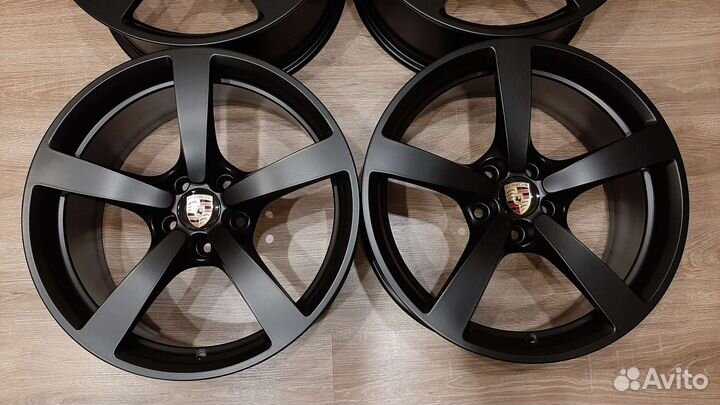 Оригинальные диски Porsche Macan R18 Венгрия