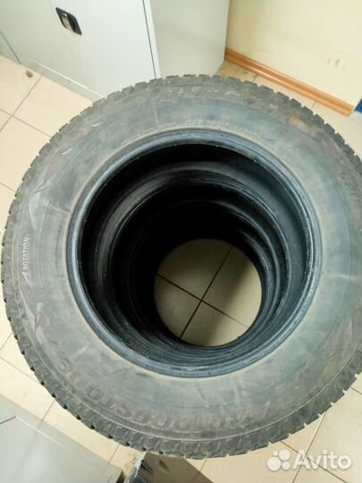 Bridgestone Blizzak Spike-02 235/65 R17 108