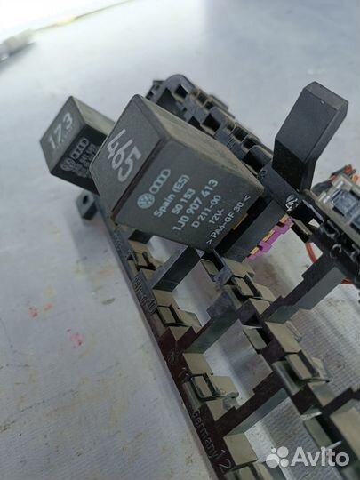 Блок реле Volkswagen Jetta