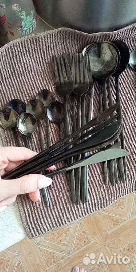 Чёрный набор столовых приблров