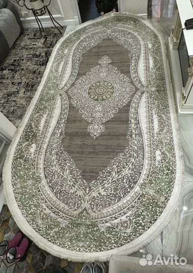 Ковер Б/у, состояние нового, размер 2000/4000