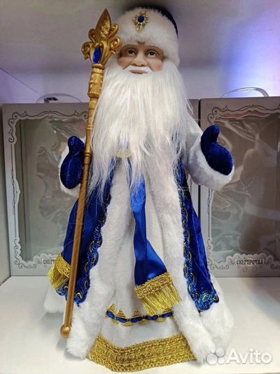 Фигурка деда мороза и снегурочки