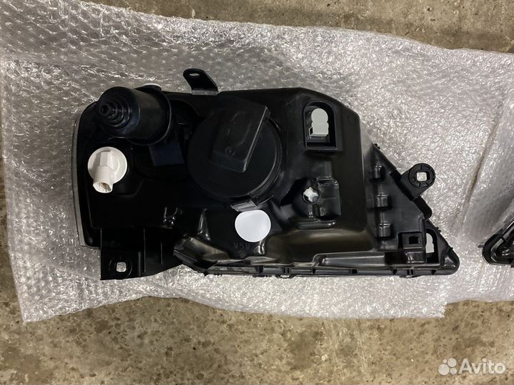 Передние фары LADA Largus / Renault Logan