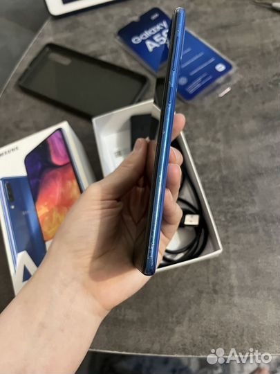 Samsung Galaxy A50, 4/64 ГБ