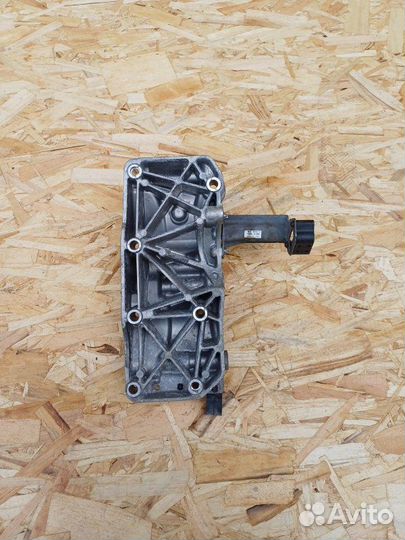 Кронштейн генератора Bmw 5 G30 B48B20A 2018