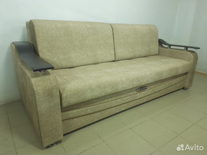 Диван на металлокаркасе