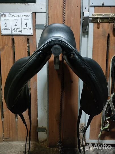 Выездковое седло