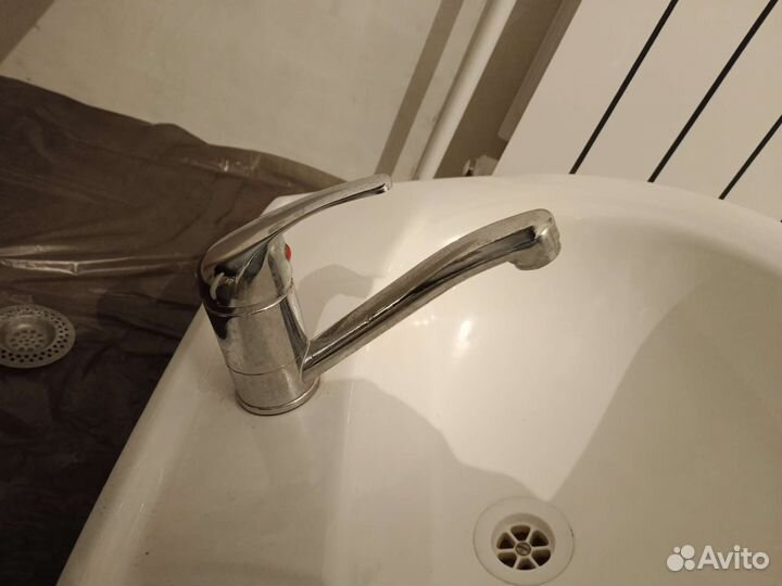 Раковина со смесителем
