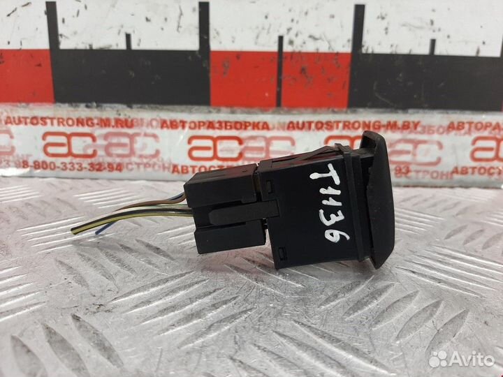 Кнопка обогрева заднего стекла Volkswagen Golf