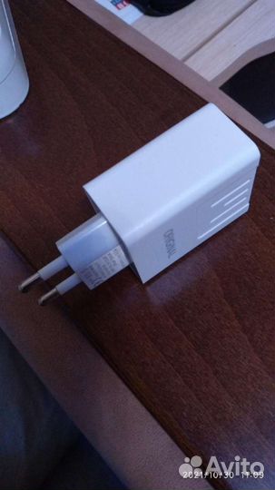 Зарядное устройство для смартфона. Новый