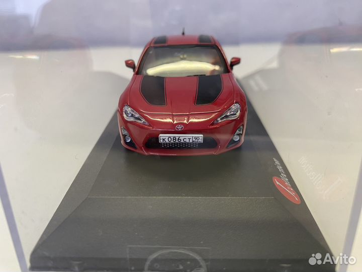 Модель авто toyota gt86 в масштабе 1/43