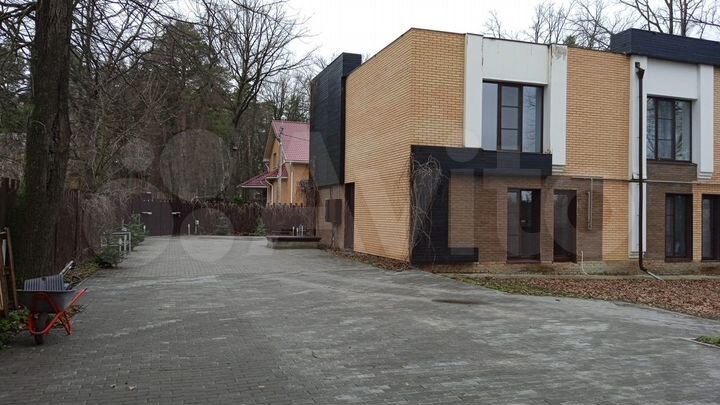 Таунхаус 97 м² на участке 8 сот.