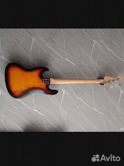 Бас гитара terris 4 струны+провод Fender