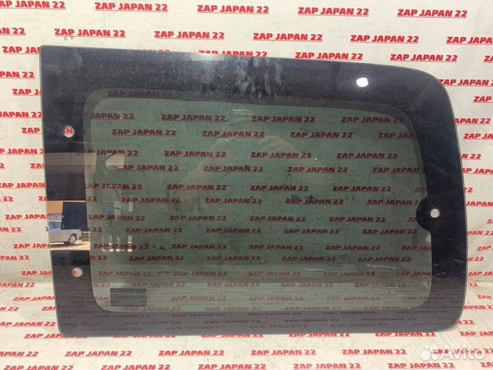Стекло боковое заднее левое Toyota Town Ace Noah