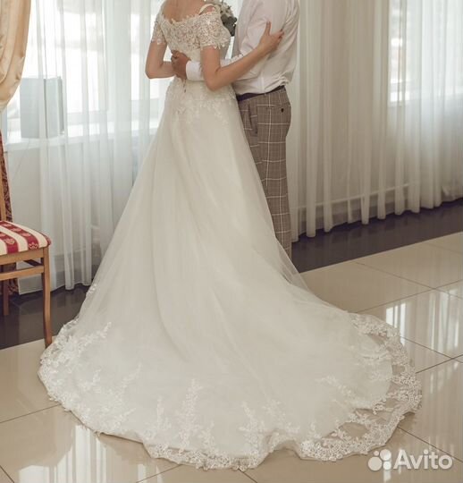 Продам свадебное платье со шлейфом