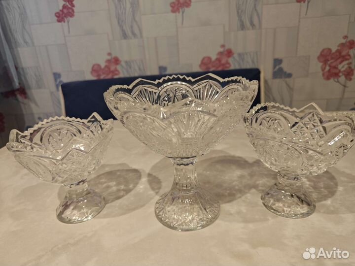 Хрустальная конфетница на ножке хрустальная