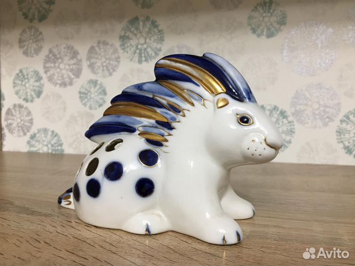 Статуэтка фарфоровая карандашница Дикобраз