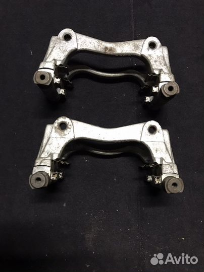 Скоба переднего суппорта Corolla Verso, Avensis