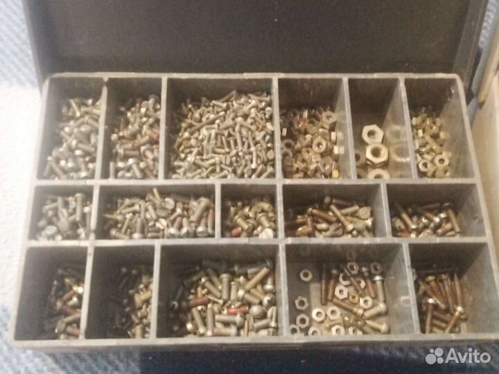 Наборы крепежных радиодеталий