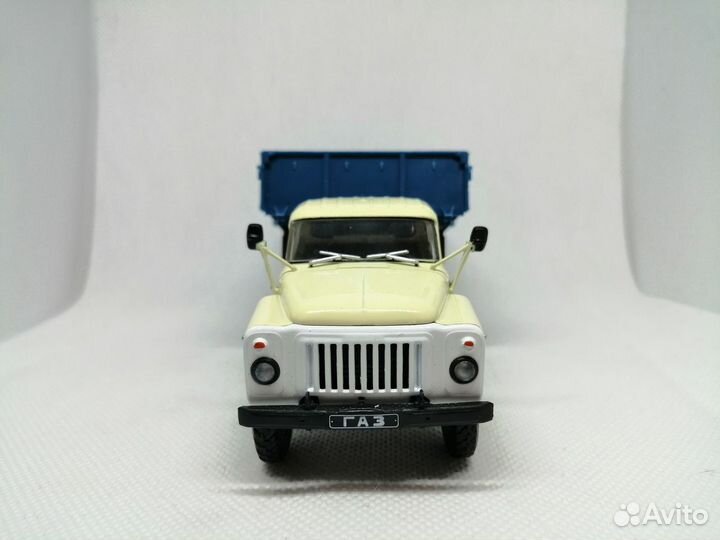 Модель газ-саз-53Б С декалями aвтoбазы на двepяx