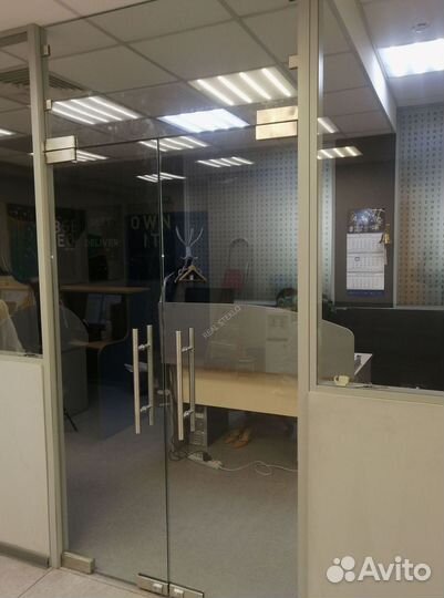 Стеклянная дверь по индивидуальным размерам