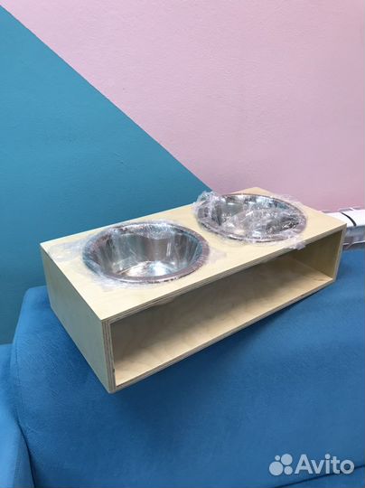 Подставка с мисками для животных