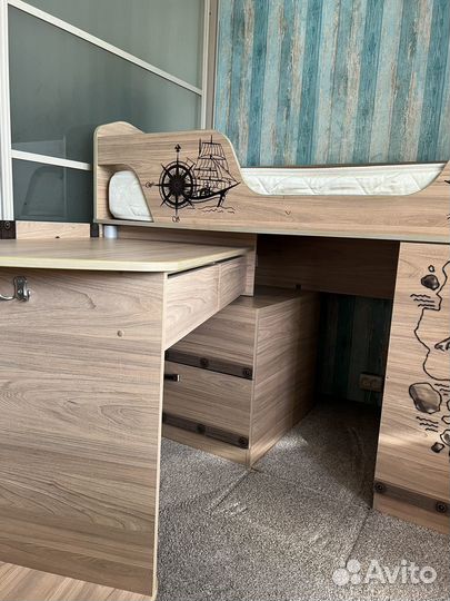 Кровать чердак со столом