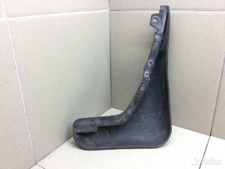 Брызговик передний левый Ford Focus 2 2005-2011