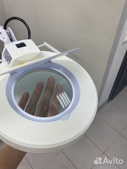 Светодиодная лампа-лупа на струбцине