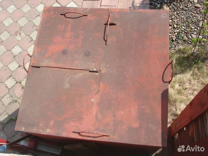 Бак для воды с крышкой