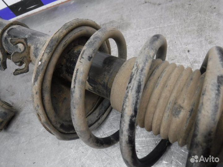 Стойка подвески передняя правая Hyundai Getz G4ED