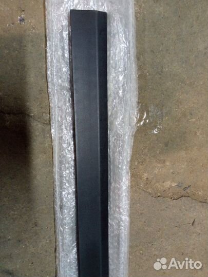 Молдинг двери задний правый Volkswagen Passat B6