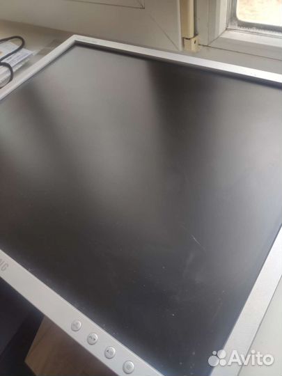 Монитор Samsung SyncMaster 940n