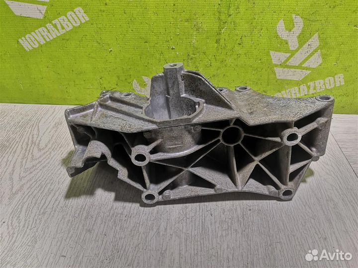 Кронштейн генератора Шкода Октавия А4