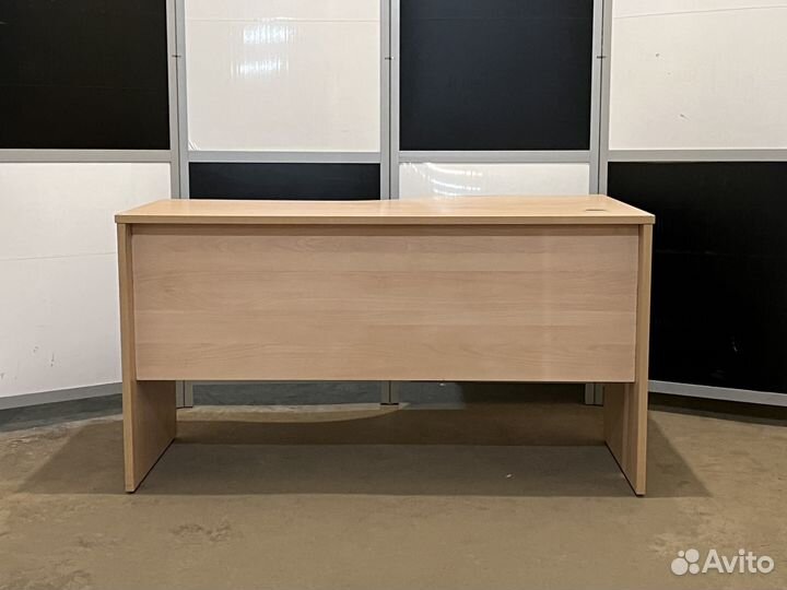 Стол офисный угловой 140х90х75см