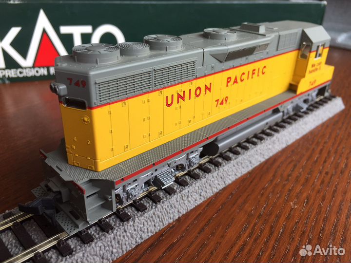 Локомотив kato GP35 UP