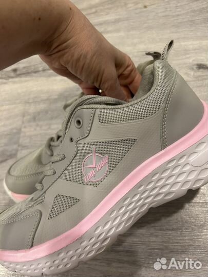 Кроссовки для девочки