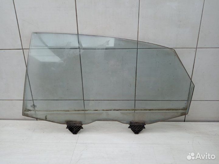 Стекло заднее левое Audi A8 D3 BHT 2005