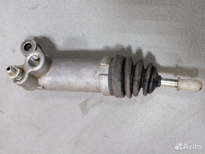 Цилиндр рабочий привода сцепления audi 80, 90, 100