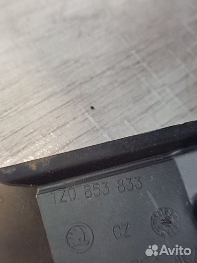 Брызговик задний левый Skoda Octavia A5 1.6 2011