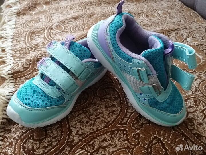 Кроссовки для девочки