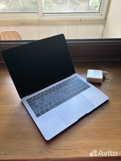 Apple MacBook Pro 13 2017 i5 256gb 8gb