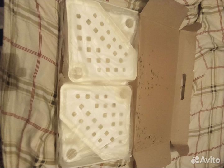 Угловая полка новая в ванну