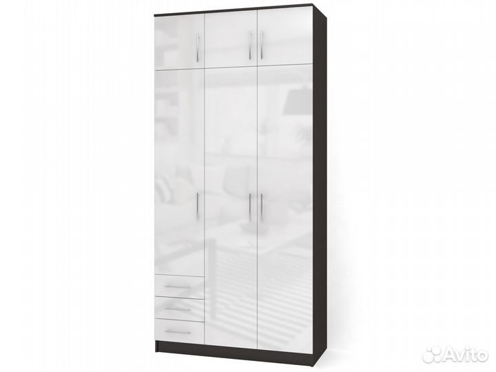 Шкаф трехстворчатый 