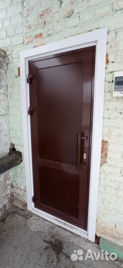 Дверь алюминиевая входная