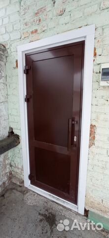 Дверь алюминиевая входная
