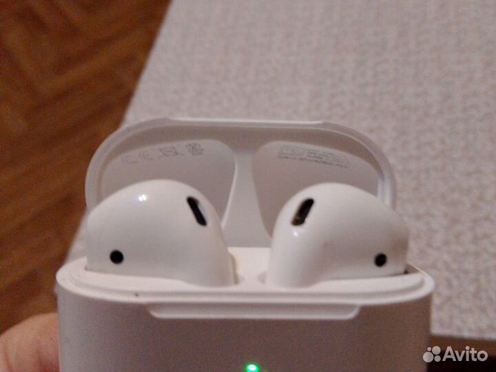 Беспроводные наушники apple airpods